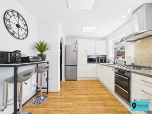 Kitchen/Breakfast Room- click for photo gallery
